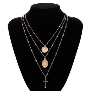 Adriana Necklace 💋Silver and Gold available